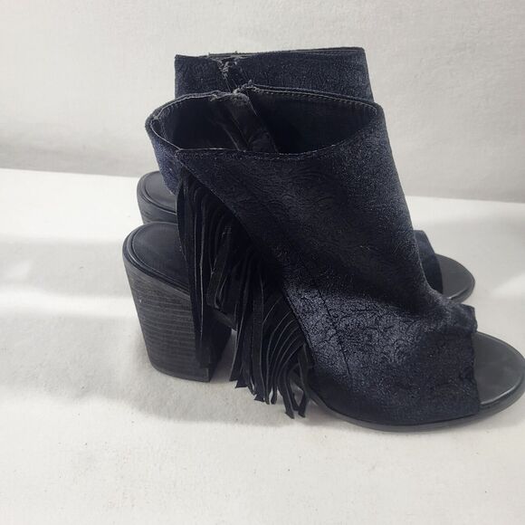 Very Volatile Boots Womens 10 Poca Fringe Peep Toe Booties Black Faux Leather - Picture 4 of 9